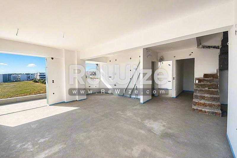 Maisonette 156 m² in Thermi, open-plan living area