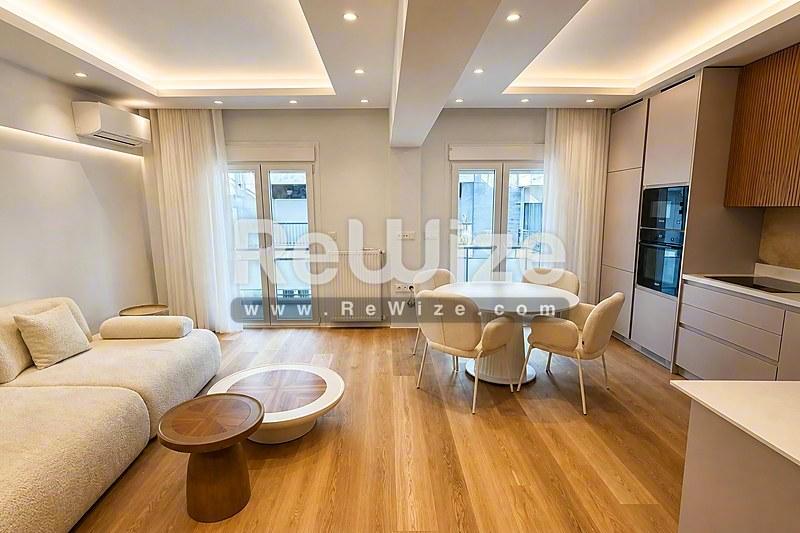 Apartment 85 m² in Thessaloniki, open-plan living area