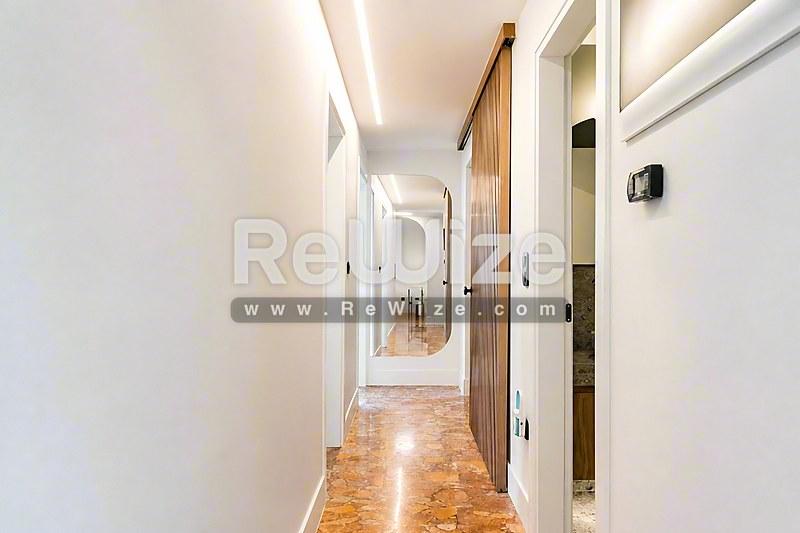 Apartment 80 m² in Thessaloniki, hallway