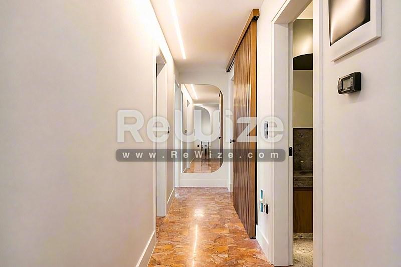 Apartment 80 m² in Thessaloniki, hallway