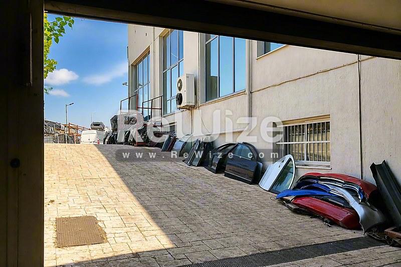 Αποθήκη 1200 τ.μ. στο Δέλτα, αυλή