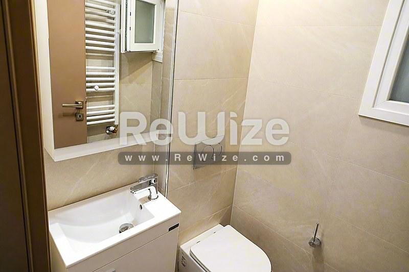 Apartment 103 m² in Thessaloniki, bathroom