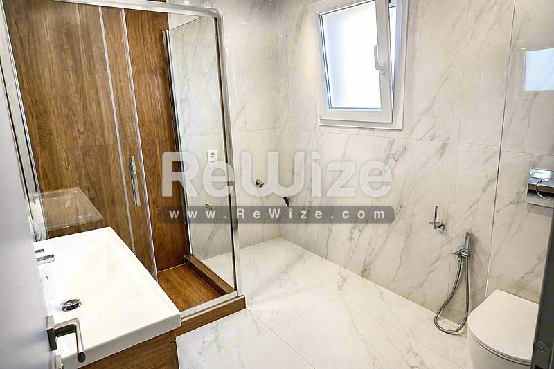 Apartment 103 m² in Thessaloniki, bathroom