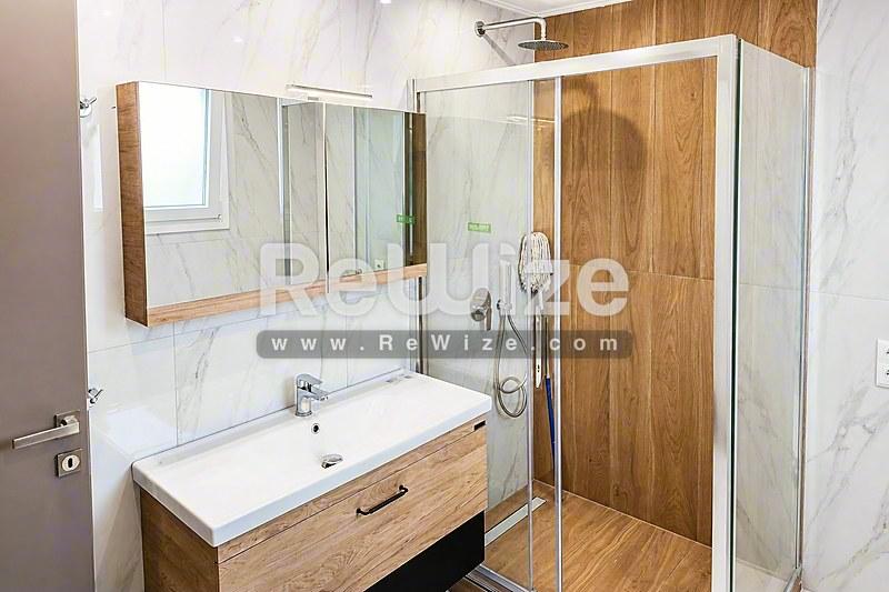 Apartment 103 m² in Thessaloniki, bathroom