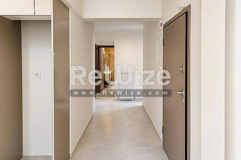 Apartment 103 m² in Thessaloniki, hallway