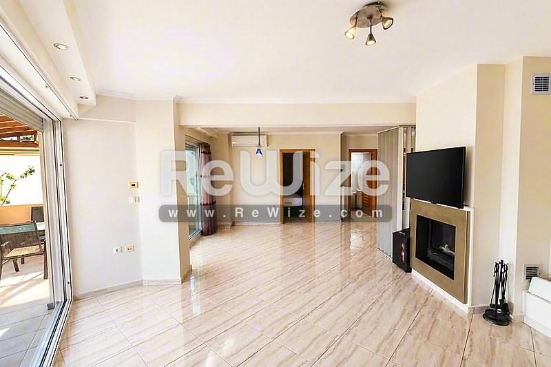 Apartment 165 m² in Kalamaria, living room