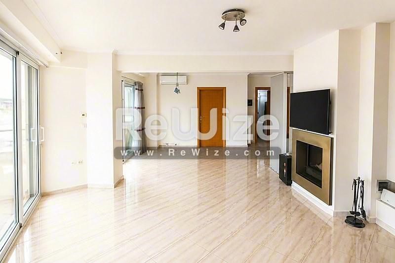 Apartment 165 m² in Kalamaria, living room