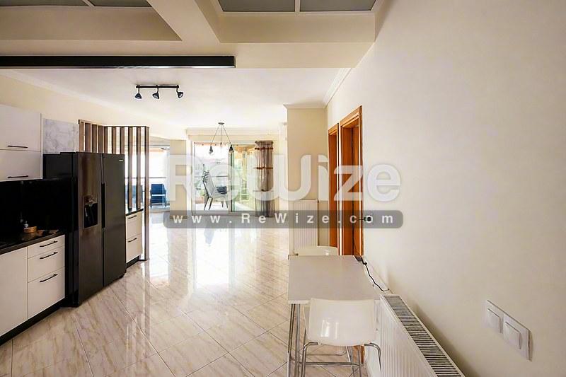 Apartment 165 m² in Kalamaria, open-plan living area