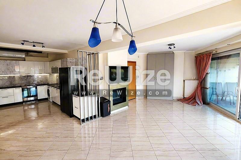 Apartment 165 m² in Kalamaria, open-plan living area