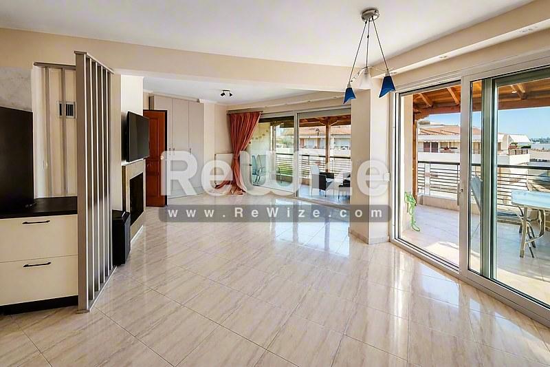 Apartment 165 m² in Kalamaria, open-plan living area