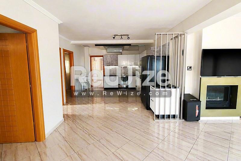 Apartment 165 m² in Kalamaria, open-plan living area