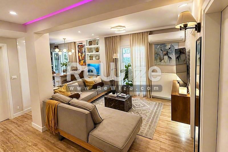 Apartment 95 m² in Neapoli-Sykies, living room