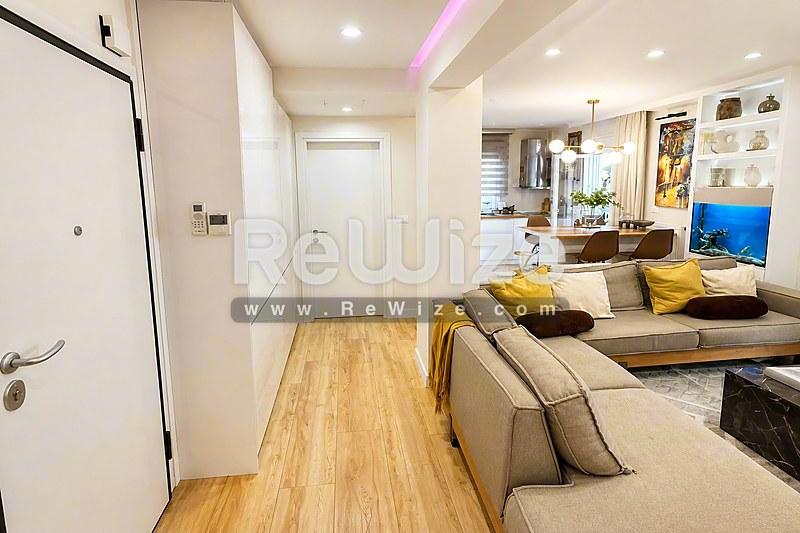 Apartment 95 m² in Neapoli-Sykies, open-plan living area