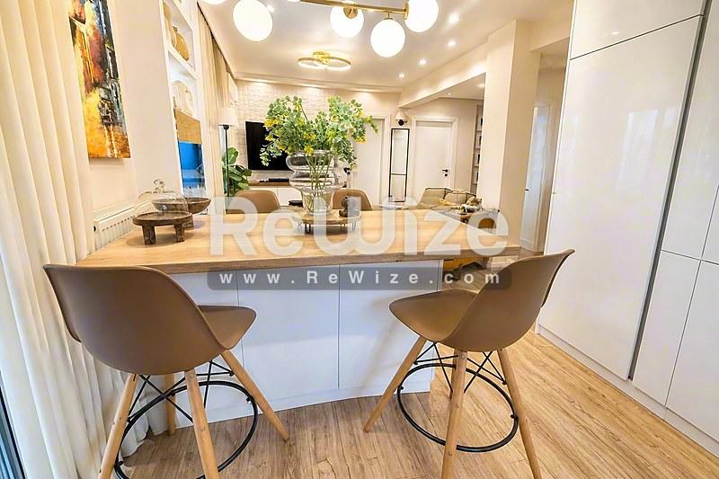 Apartment 95 m² in Neapoli-Sykies, open-plan living area