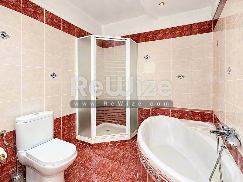 Apartment 200 m² in Thessaloniki, bathroom