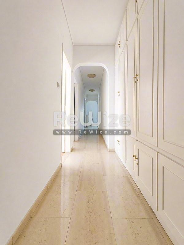 Apartment 200 m² in Thessaloniki, hallway