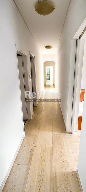 Apartment 200 m² in Thessaloniki, hallway