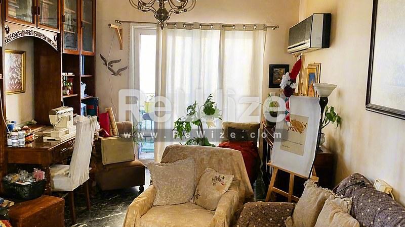 Φωτεινό σαλόνι με άνετη συνθέσκευη και φυσικό φως στο διαμέρισμα Halkidiki rw-7568.
