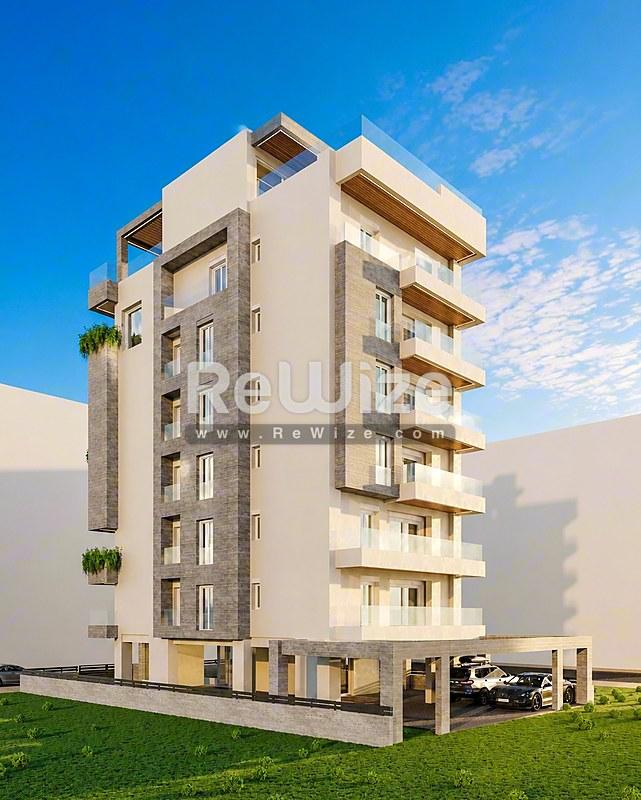 Σύγχρονο κτίριο διαμερισμάτων στη Χαλκιδική με σύγχρονη αρχιτεκτονική και χρυσά μπαλκόνια.