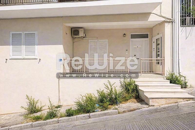 Σύγχρονη αρχιτεκτονική κατοικία στη Χαλκιδική με σκεπαστή βεράντα και σύνχρονα στοιχεία σχεδιασμού.