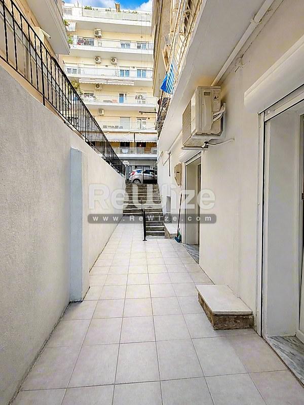 Studio 45 m² in Thessaloniki, hallway