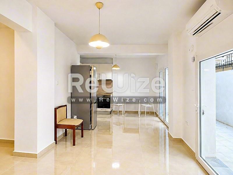 Studio 45 m² in Thessaloniki, open-plan living area