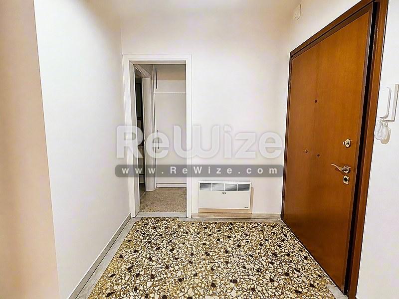 Apartment 100 m² in Thessaloniki, hallway