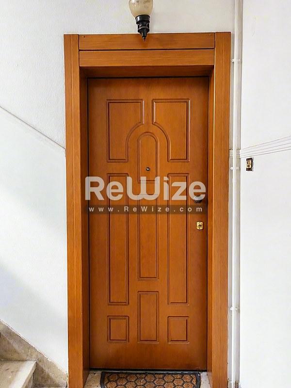 Apartment 80 m² in Thessaloniki, entrance