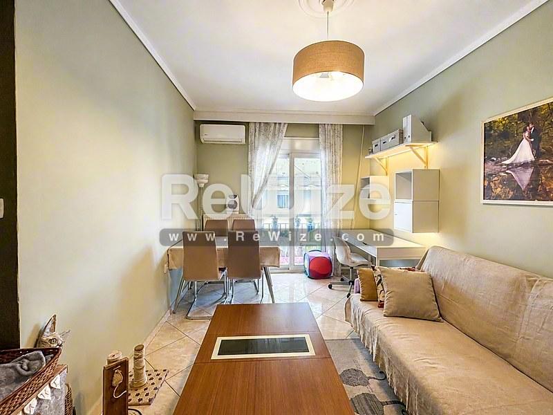 Apartment 73 m² in Thessaloniki, open-plan living area