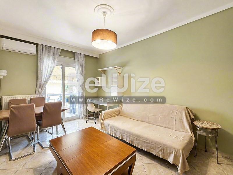 Apartment 73 m² in Thessaloniki, open-plan living area